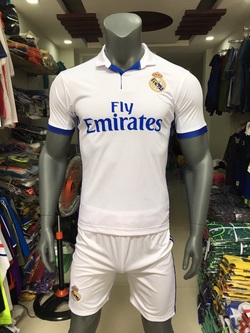 REAL MADRID 2016-2017 SÂN NHÀ